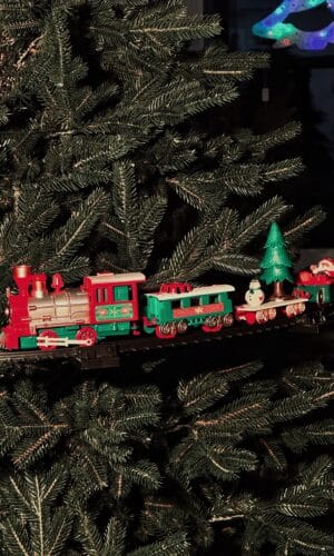 Рождественский поезд на елку